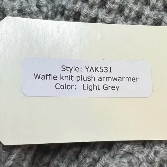 Hat Attack Buji Baka Waffle Knit‎ Plush Armwarmer Cozy Soft Grey Womens NWT - Picture 2 of 4